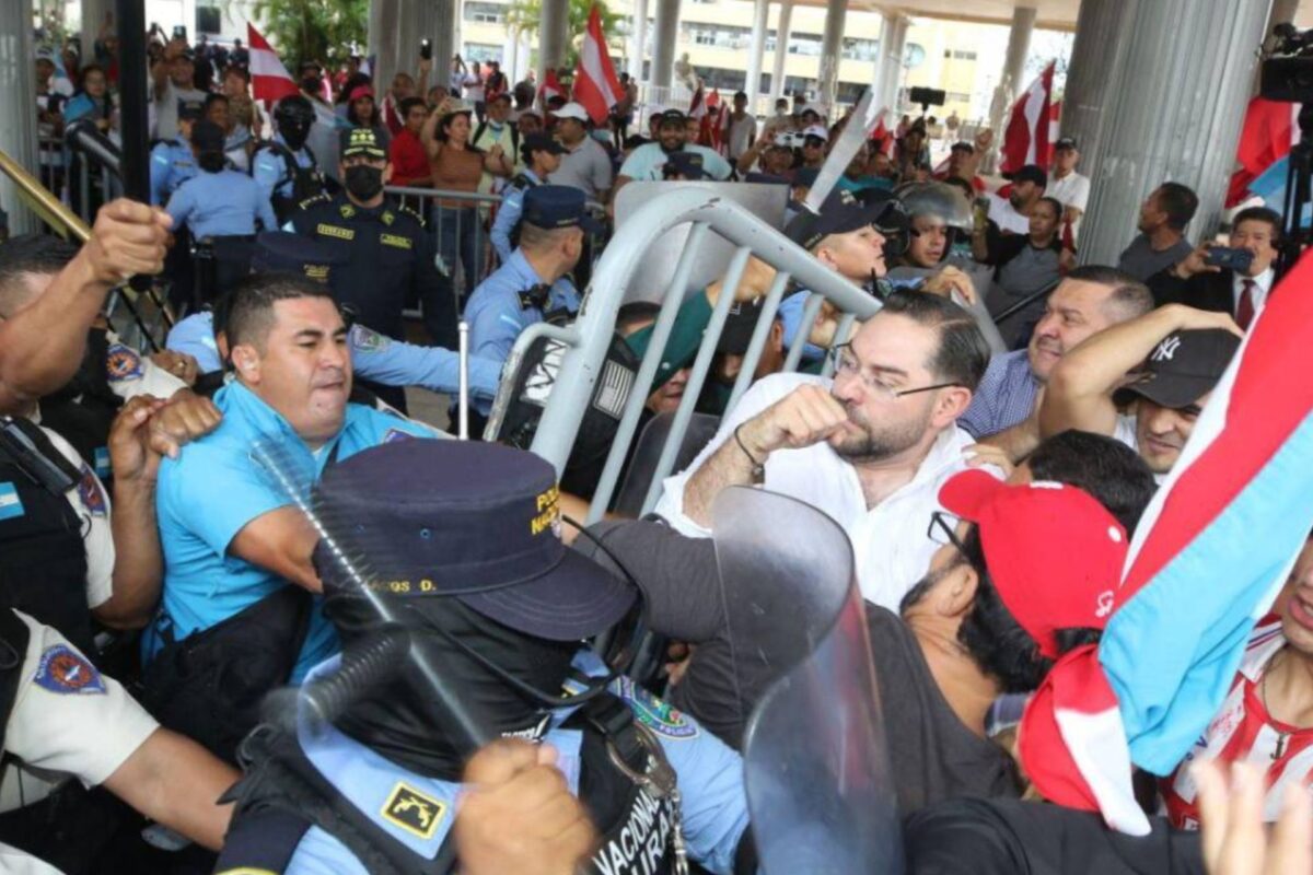 Conadeh condena «uso excesivo de la fuerza» contra manifestantes en protesta electoral
