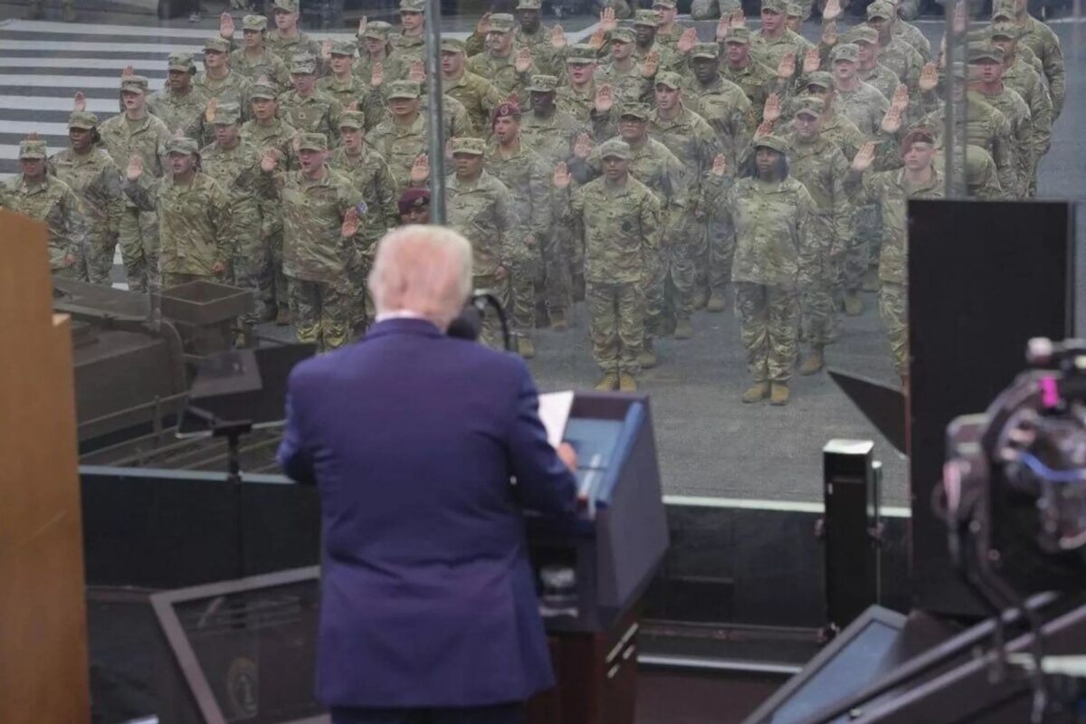 Trump habría autorizado el uso de fuerza militar contra los cárteles de la droga en América Latina