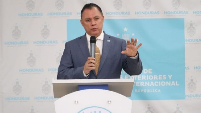 Vicecanciller Antonio García renuncia tras respaldo de Xiomara Castro a Nicolás Maduro