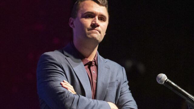 Trump anuncia la muerte del activista Charlie Kirk, tiroteado en acto público