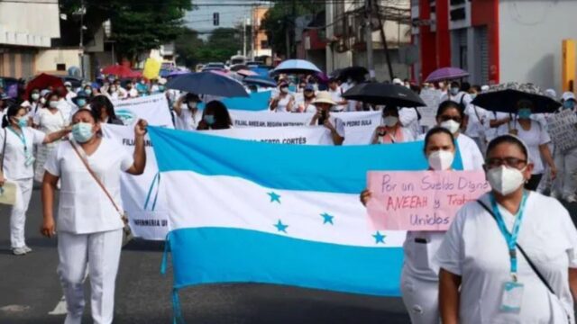 Continúan las protestas de enfermeras auxiliares en Honduras por quinto día consecutivo