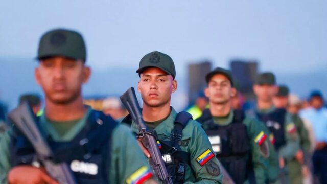 Venezuela se mantiene en alerta tras denunciar a EEUU de promover un «falso positivo» en el Caribe
