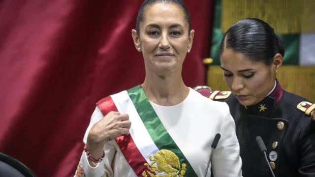 Sheinbaum supera a AMLO en aprobación a un año de su Gobierno, según encuesta