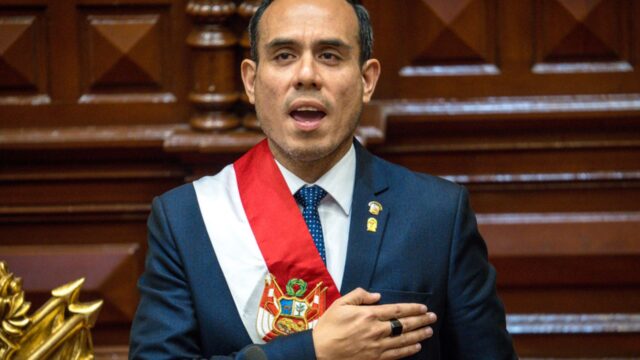 Mujeres guapas y Mastercard: reflotan polémicos tuits del nuevo líder de Perú