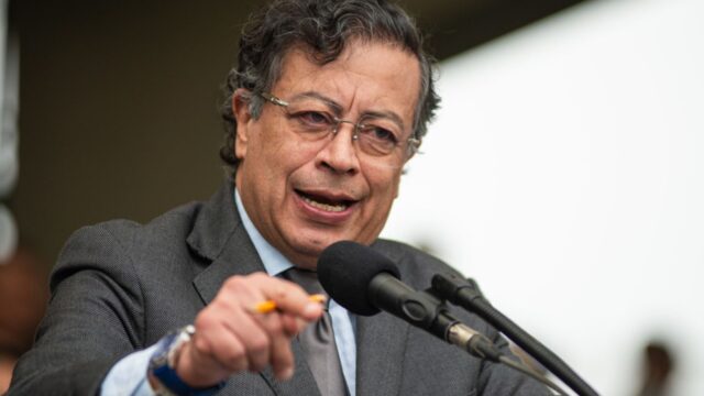 Petro arremete contra la «voluntad bárbara de tirar un misil a gente desarmada» en el Caribe