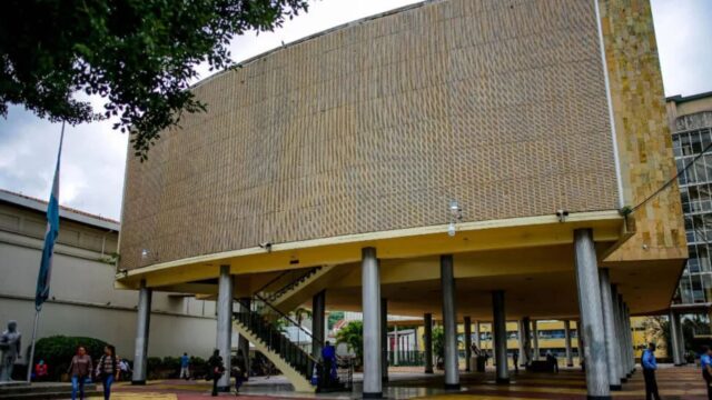 Legislativo enfrenta parálisis, mientras oposición y oficialismo se cruzan acusaciones