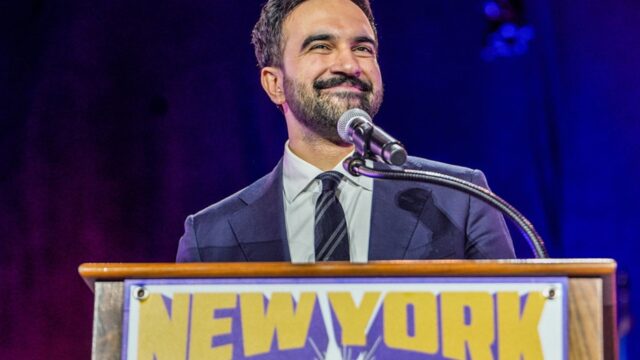 ¿Quién es Mamdani, el nuevo alcalde de Nueva York que enrabia a los demócratas y se le atraganta a Trump?