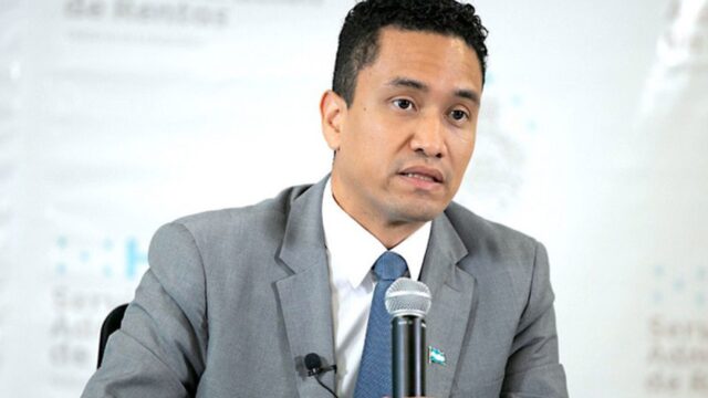 Secretario de Finanzas destaca avances en reducción de la pobreza y urge reformas para “descapturar” la economía