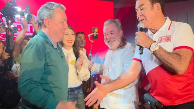 Chano Rivera declina su candidatura y respalda a Salvador Nasralla