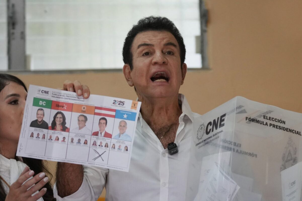 Ministerio Público investiga a Nasralla por presuntas irregularidades en financiamiento de campaña Ministerio Público investiga a Nasralla por presuntas irregularidades en financiamiento de campaña