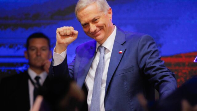 «Gobierno de emergencia»: Kast define su estrategia tras ganar en Chile