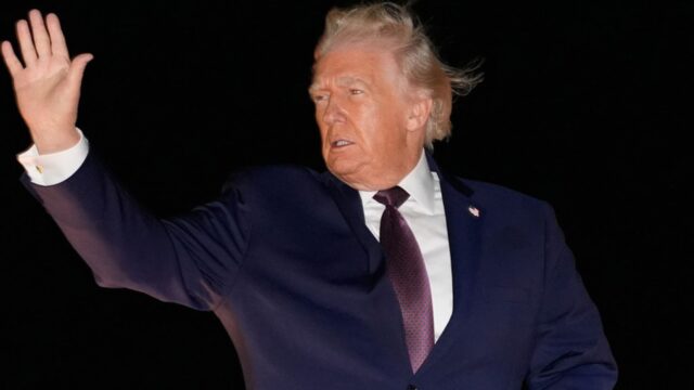 Trump remueve a decenas de embajadores en una purga sin precedentes: ¿a qué se debe?
