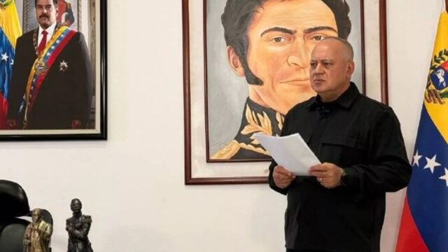 Al menos 100 personas murieron en el ataque de EEUU contra Venezuela, informa Diosdado Cabello