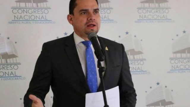 “Una simple reunión de amigos de Libre”: Zambrano minimiza sesión sobre repetición de escrutinio