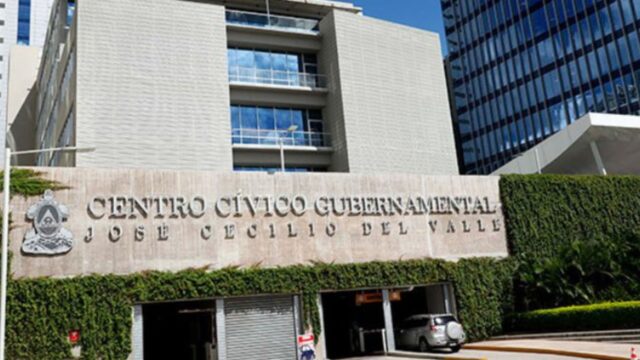 Congreso analiza proyecto para resolver conflictos laborales del aparato público
