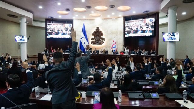 Congreso quitará hasta 15 días de salario a diputados que hagan «disturbios»