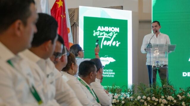 Presidente del Congreso presenta reforma para limitar porcentaje de embargos municipales