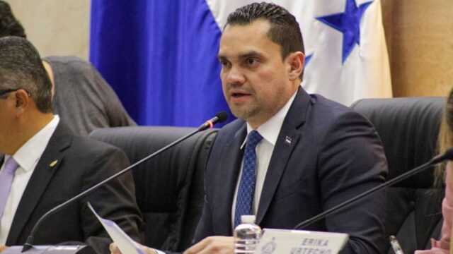 Zambrano advierte que varios aspirantes a CNE y TJE serán depurados porque MP los investiga o demandaron al Estado