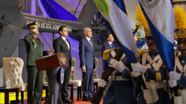Presidente del Congreso acompaña a Fuerza Aérea Hondureña en ceremonia de su 95 aniversario