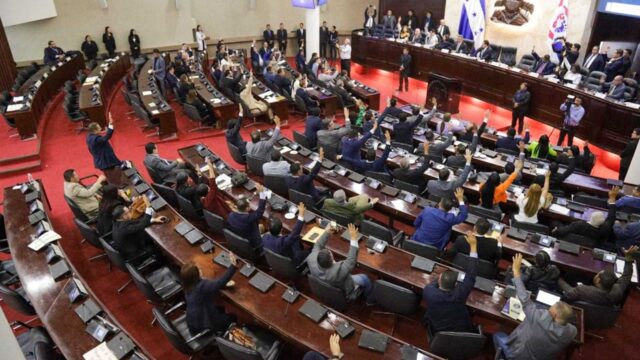 CN destituye a Marlon Ochoa, Mario Morazán, Lourdes Mejía y Gabriel Gutiérrez tras juicio político