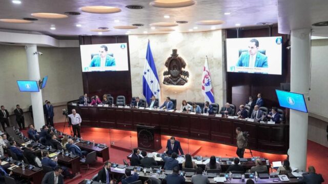 Maestros agradecen a Congreso y Gobierno por aumento salarial
