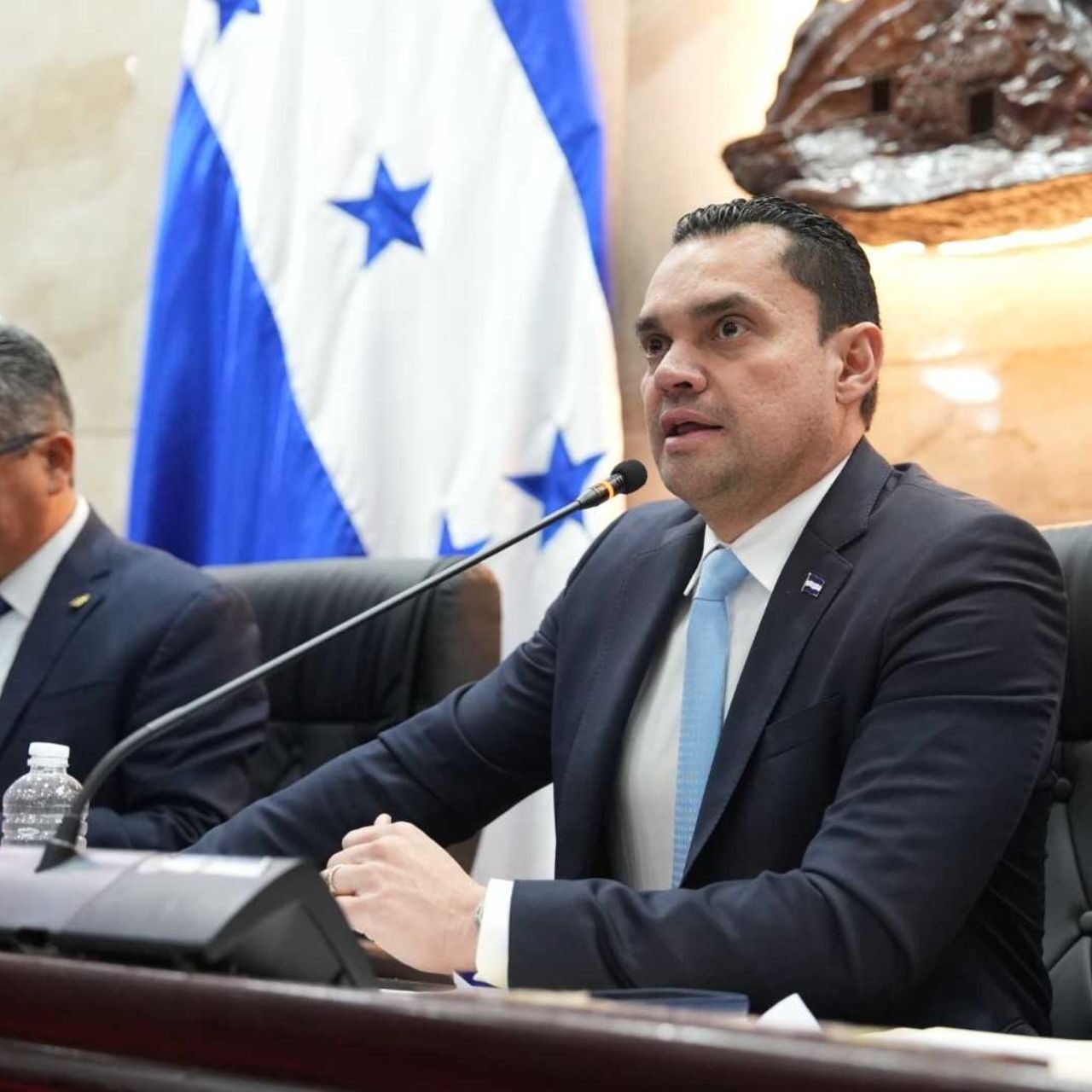 Tomás Zambrano sostiene que el Congreso no es para defenderse  de procesos legales