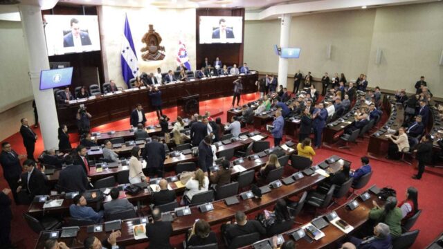 Congreso nombra comisión para elegir autoridades del CNE y TJE