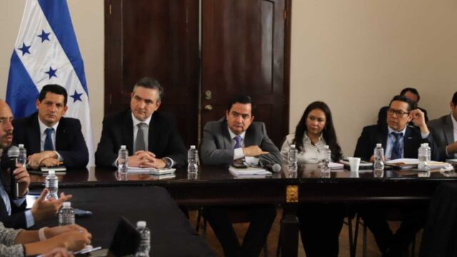 Comisión de Presupuesto del Congreso y la SIT revisan inversión en infraestructura
