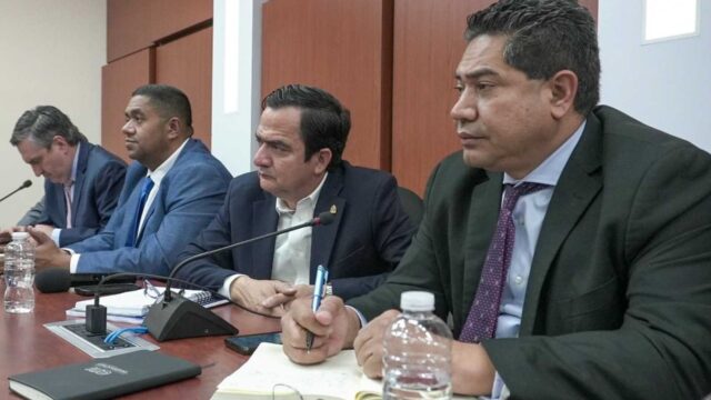 Legislativo y Finanzas avanzan en mesa técnica  para aprobación del presupuesto general de 2026