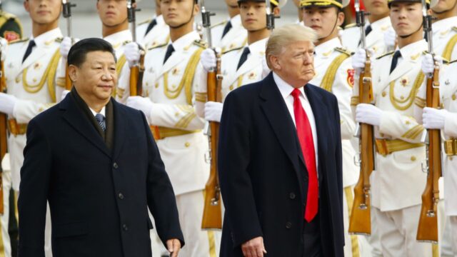 Reunión de dos gigantes ante un mundo en tensión: ¿qué esperar de la visita de Trump a China?