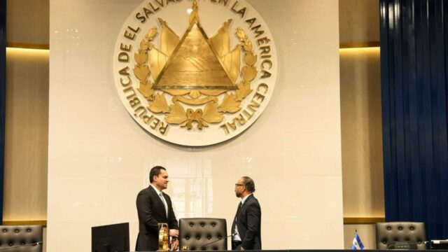 Honduras y El Salvador estrechan relaciones con reunión de presidentes legislativos