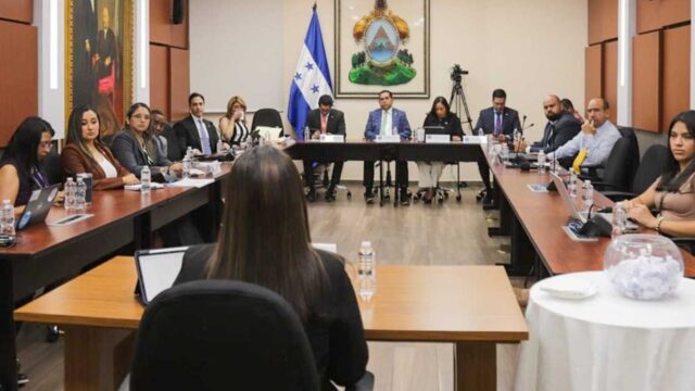 Comisión del Congreso definirá el martes los 18 candidatos para CNE y TJE