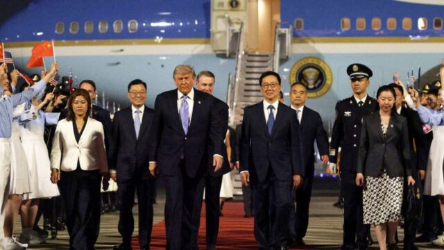 Trump arriba a China para su esperada reunión con Xi, en medio de un clima de tensión global