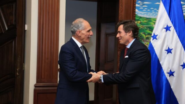 El gobierno de Honduras fortalece conexión con España con nueva ruta aérea