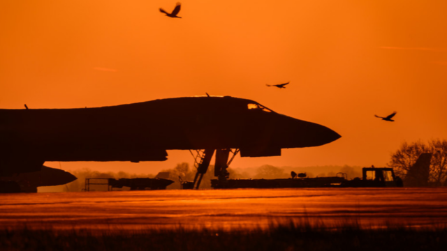 Spiegel: EE.UU. recortará el número de bombarderos y cazas para la OTAN