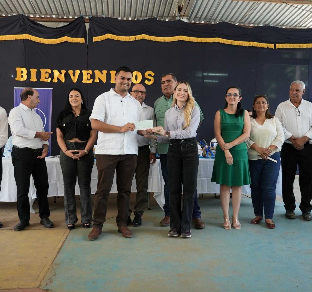 Congreso entrega 100 becas para estudiantes de excelencia académica de Santa Cruz de Yojoa