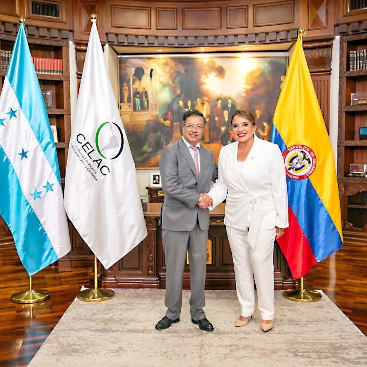 La izquierda latinoamericana paga el precio de gobernar: las lecciones de Honduras y Colombia