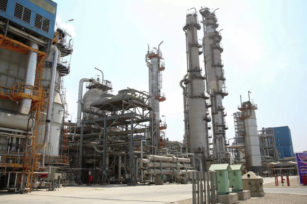 EEUU permite a Irán vender petróleo en dólares tras décadas de restricción