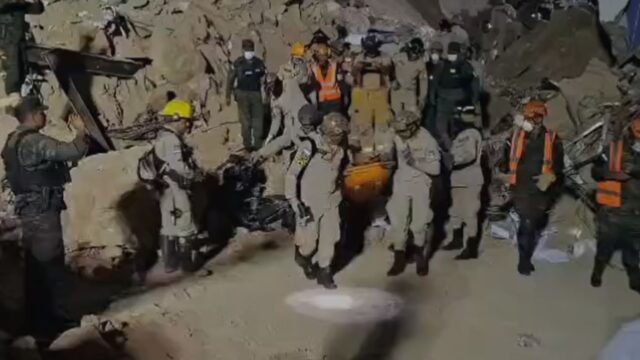 Tres fallecidos deja derrumbe de cerro sobre bodegas en el Anillo Periférico de Tegucigalpa
