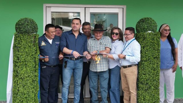 Presidente del Congreso participa en inauguración de Centro Integral de Salud en Los Planes, La Paz