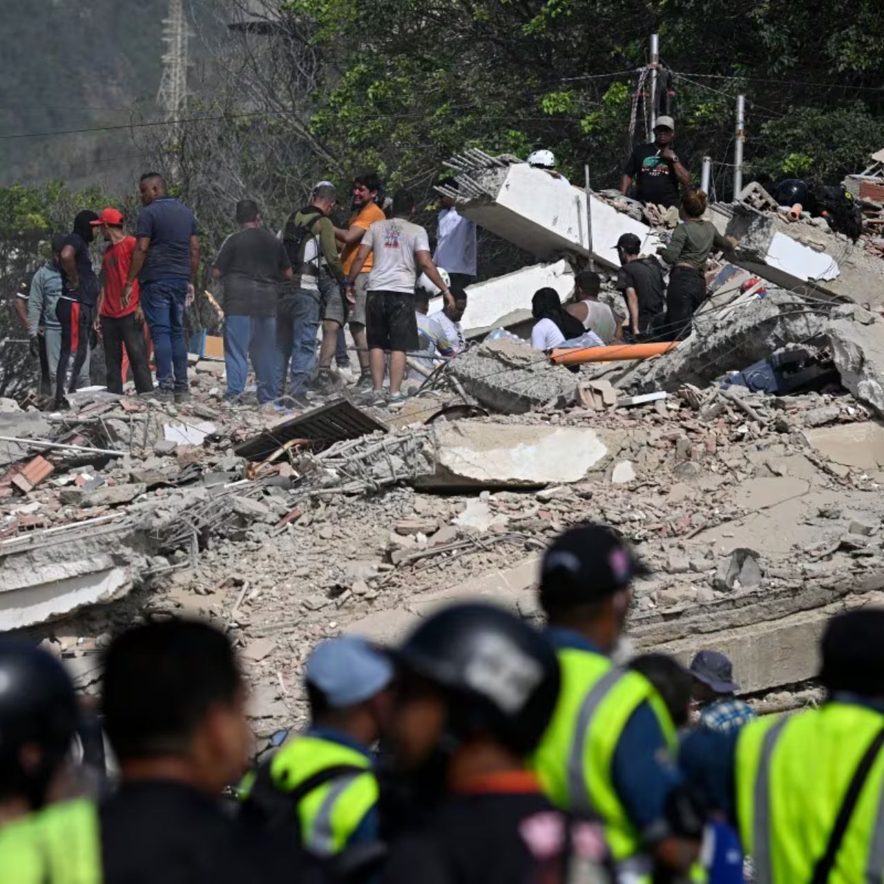 Aumenta a 589 el número de muertos tras el doble terremoto en Venezuela