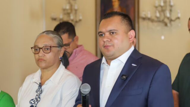 Gobierno hondureño y magisterio sellan tregua tras días de protestas