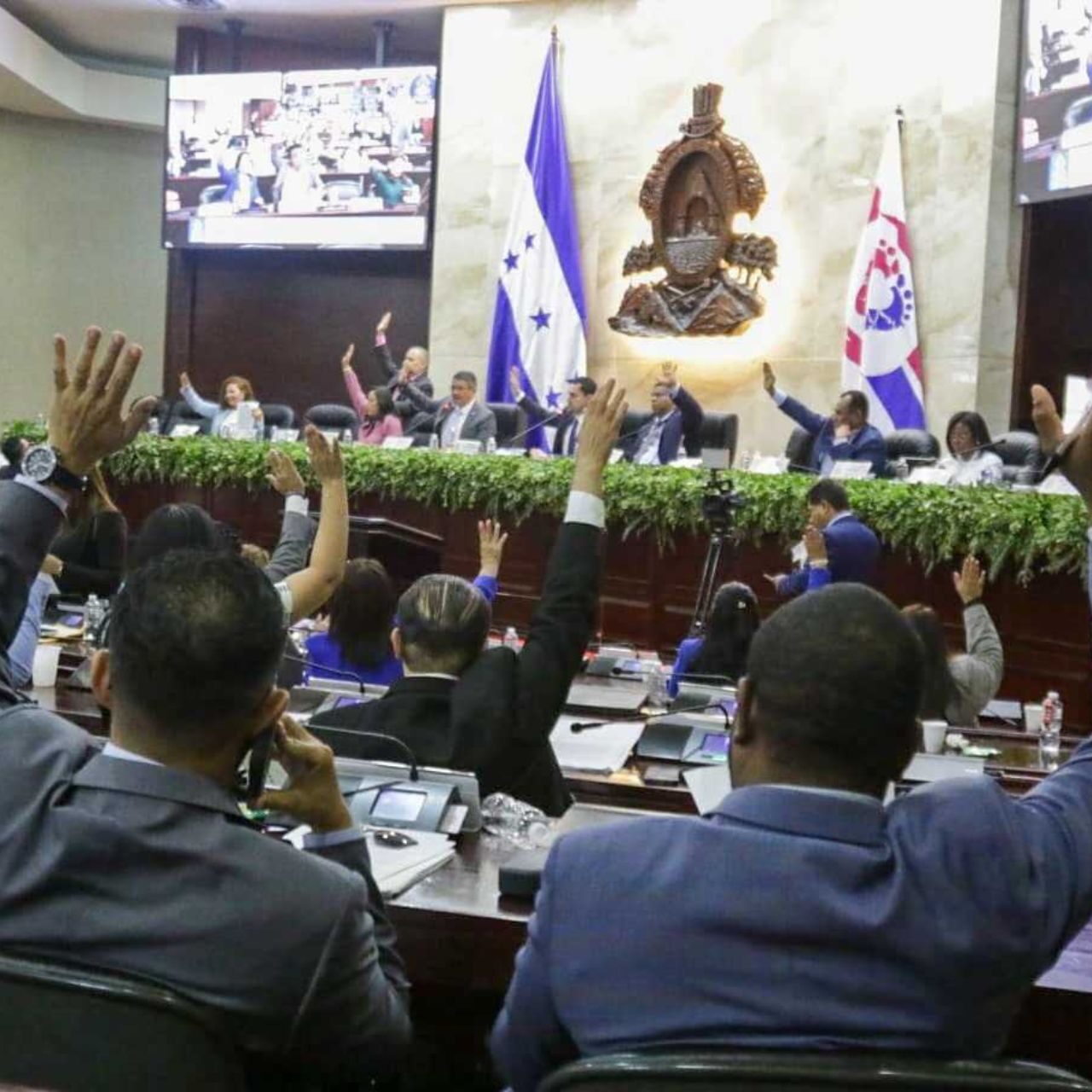 Congreso aprueba continuidad de 427 contratos  de infraestructura social