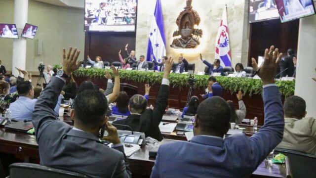 Congreso aprueba continuidad de 427 contratos  de infraestructura social