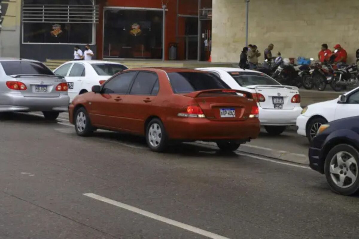 Presidente del Congreso convoca a actores en disputa por servicio de taxis a diálogo con Legislativo Presidente del Congreso convoca a actores en disputa por servicio de taxis a diálogo con Legislativo