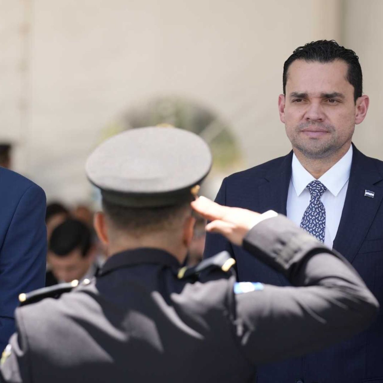 Presidente del Congreso recibe reconocimiento  por su apoyo a la Policía Nacional