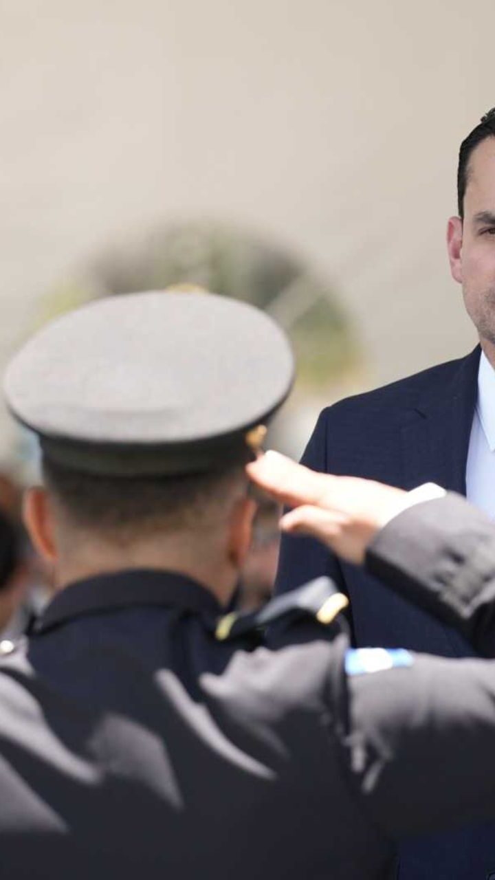 Presidente del Congreso recibe reconocimiento  por su apoyo a la Policía Nacional