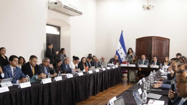 Congreso abre espacio de diálogo para socializar reformas en la Ley del Sector Eléctrico