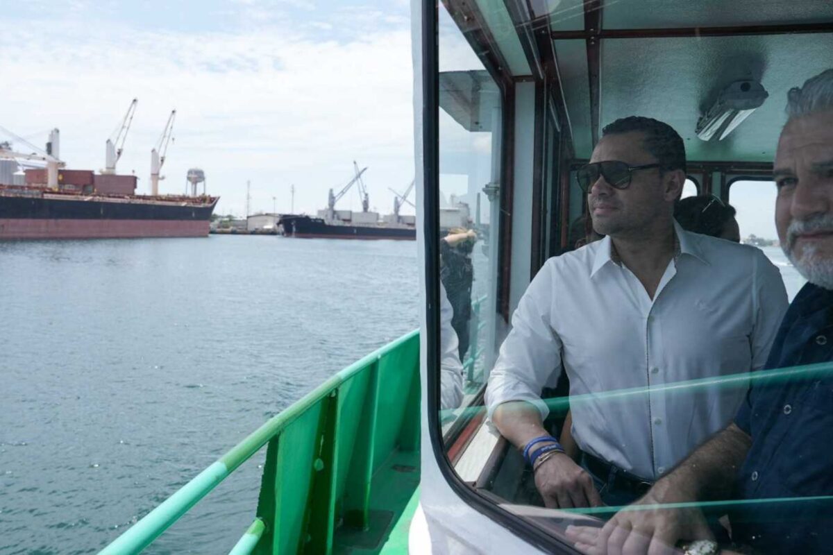 Zambrano destaca que autoridades han empezado a poner orden en la Empresa Nacional Portuaria Zambrano destaca que autoridades han empezado a poner orden en la Empresa Nacional Portuaria