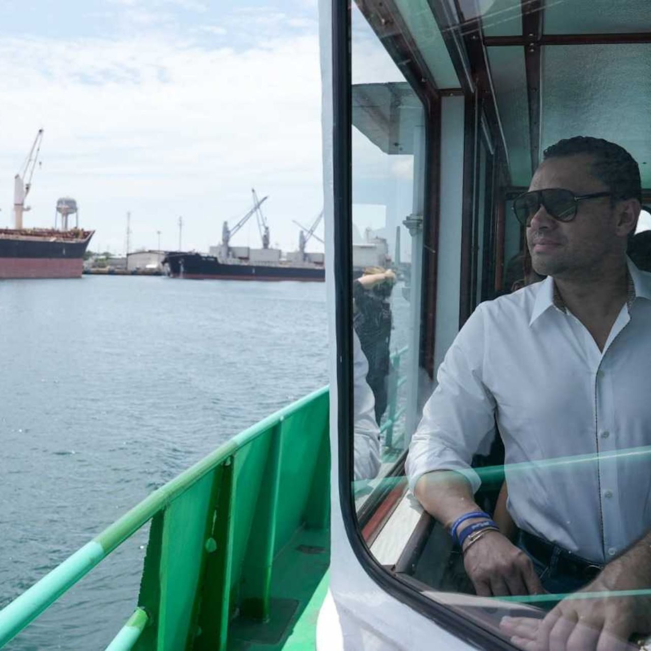 Zambrano destaca que autoridades han empezado a poner orden en la Empresa Nacional Portuaria
